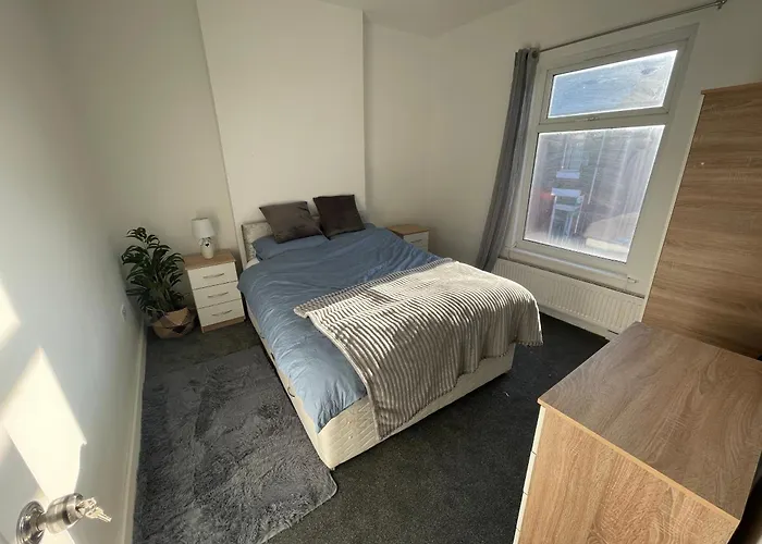 Spacious 4-Bedroom House In Manchester