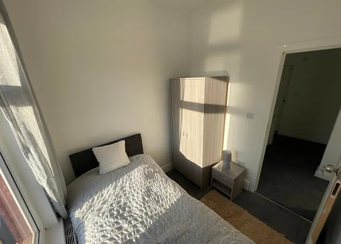 Spacious 4-Bedroom House In Manchester