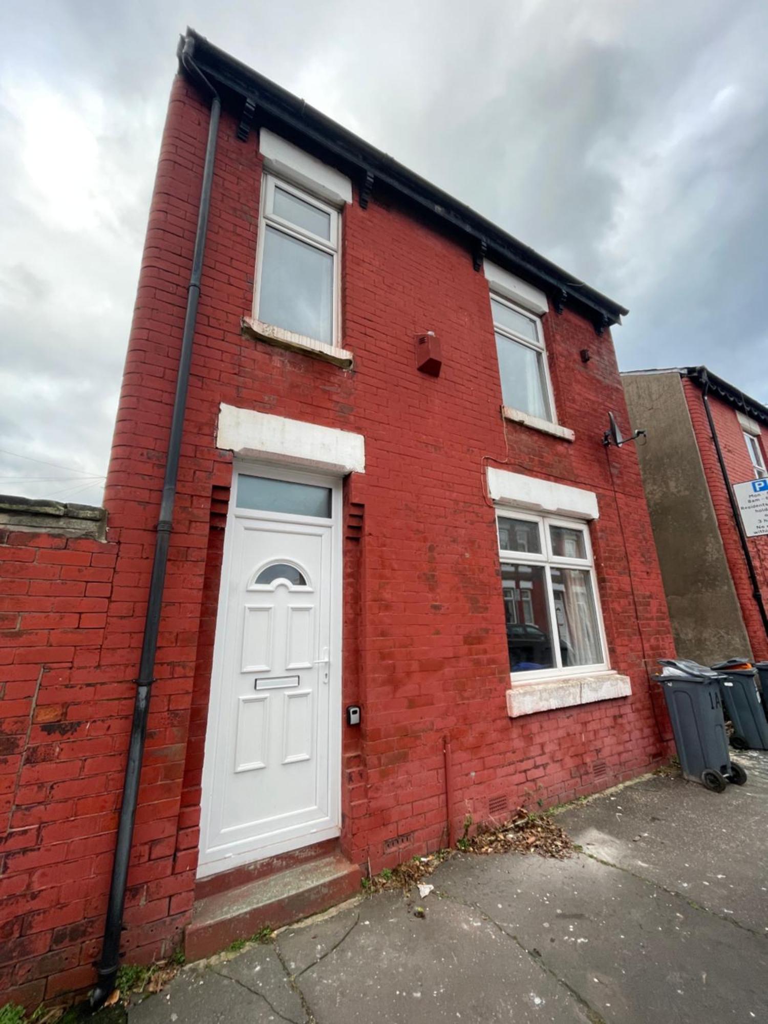 Spacious 4-bedroom House In Apartment