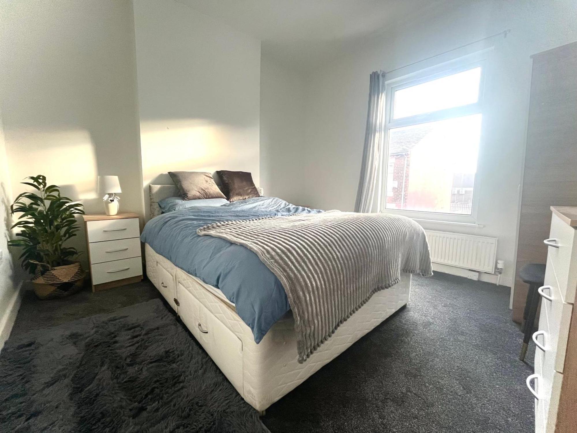 Spacious 4-bedroom House In Apartment