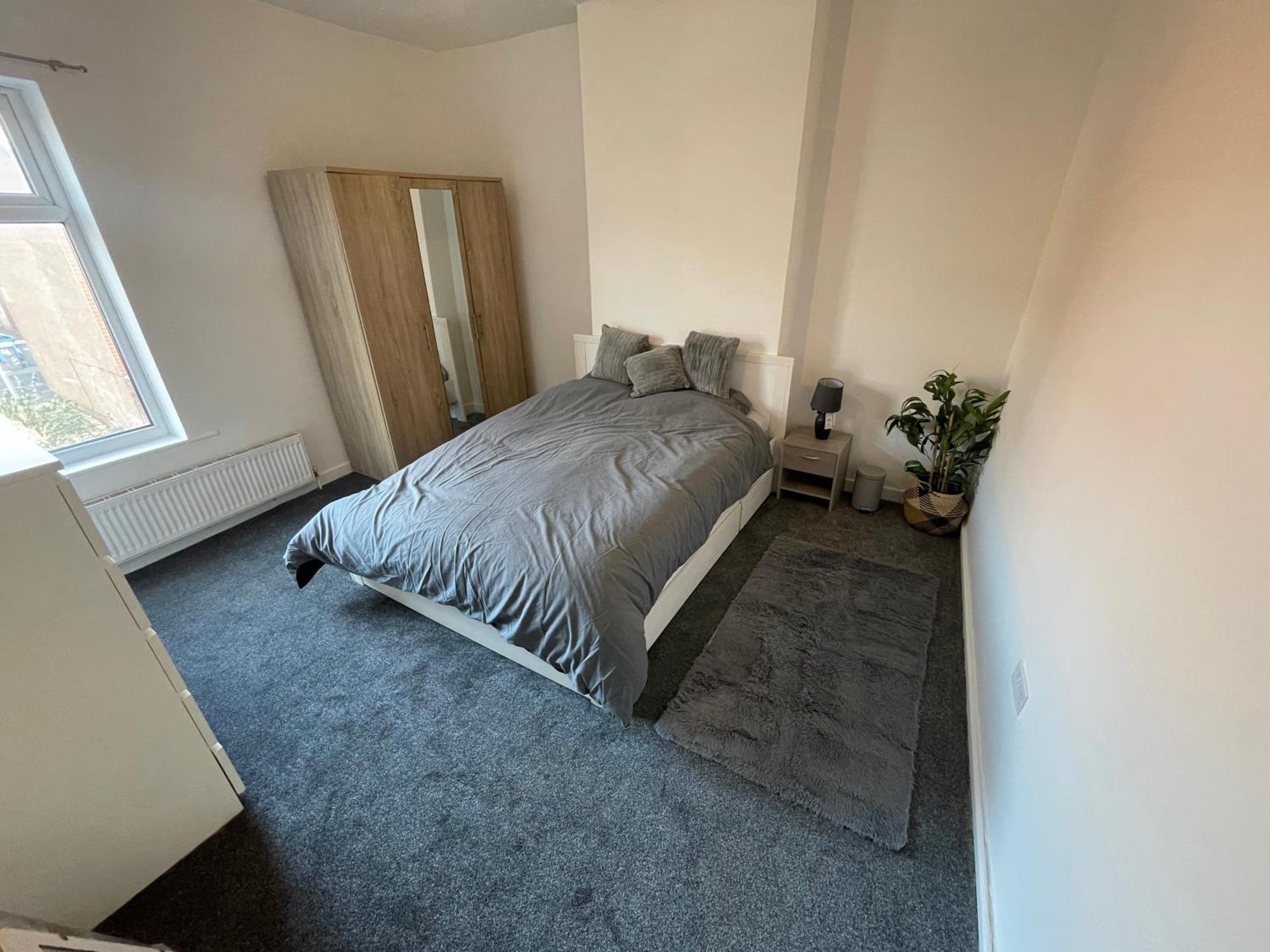 Apartment Spacious 4-bedroom House In *